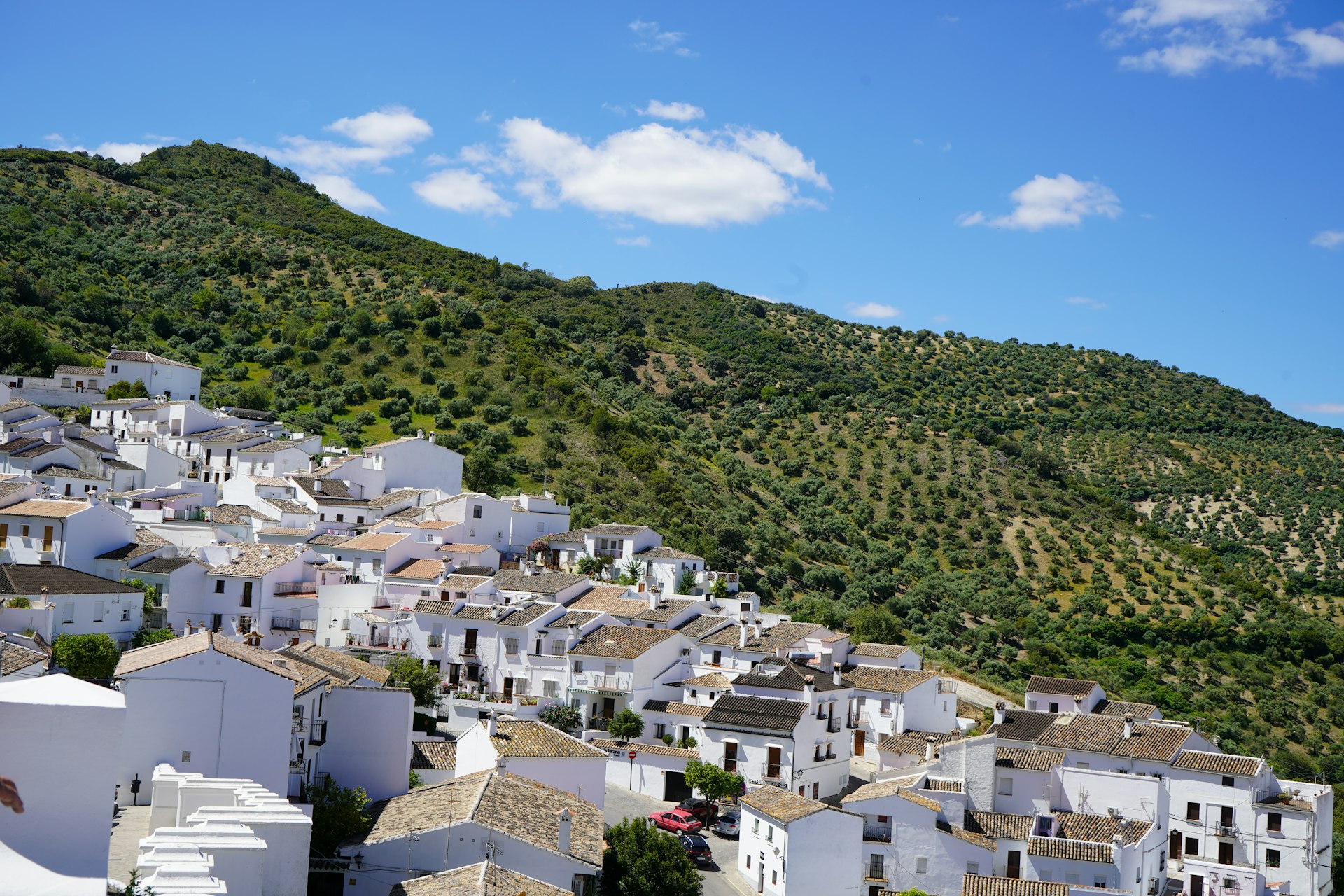 Busot bergdorp bij Alicante aan de Costa Blanca met bergen op de achtergrond