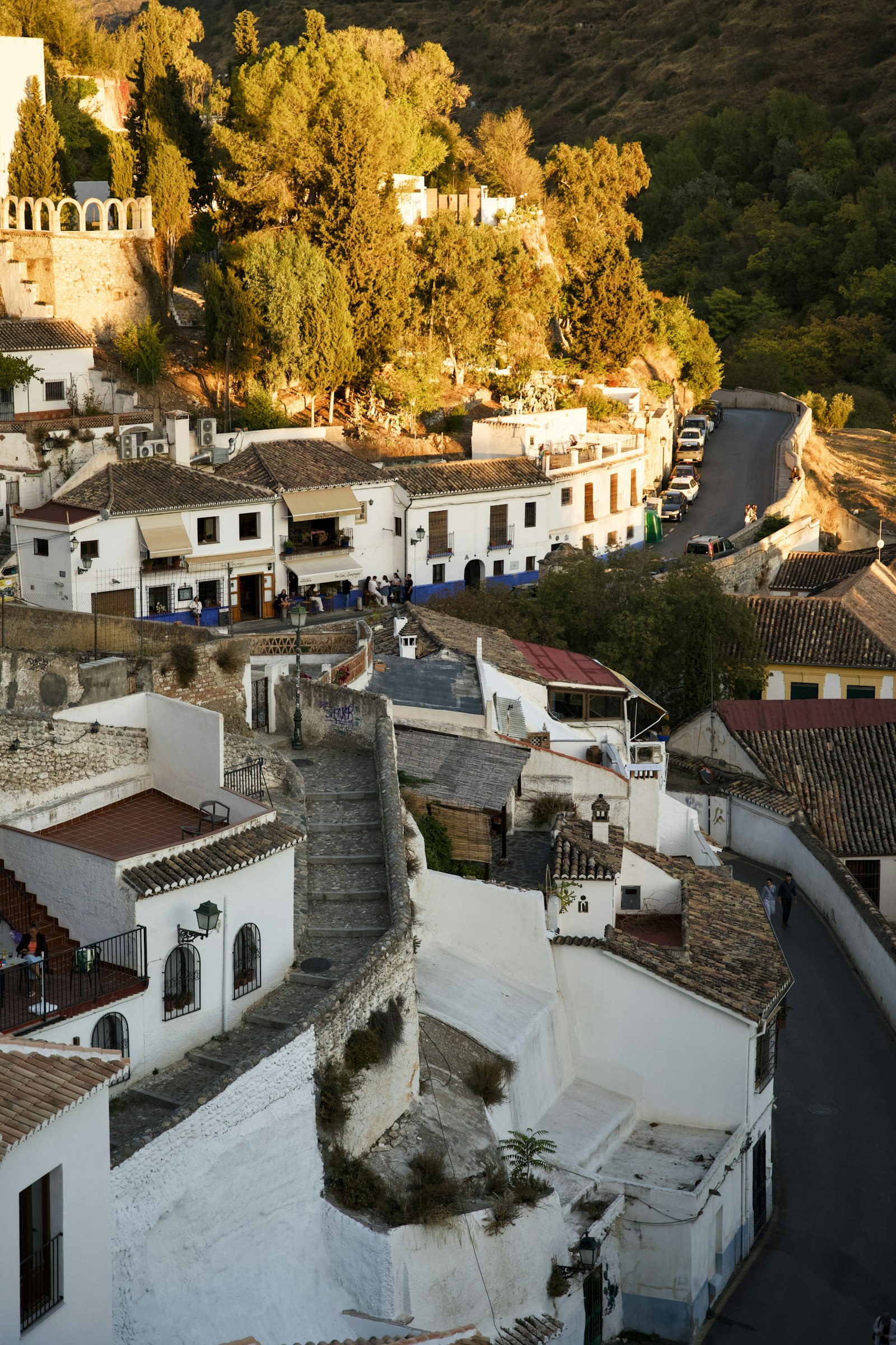 Goedkoop huis kopen in Spanje: typische witte woningen in een Andalusisch dorp