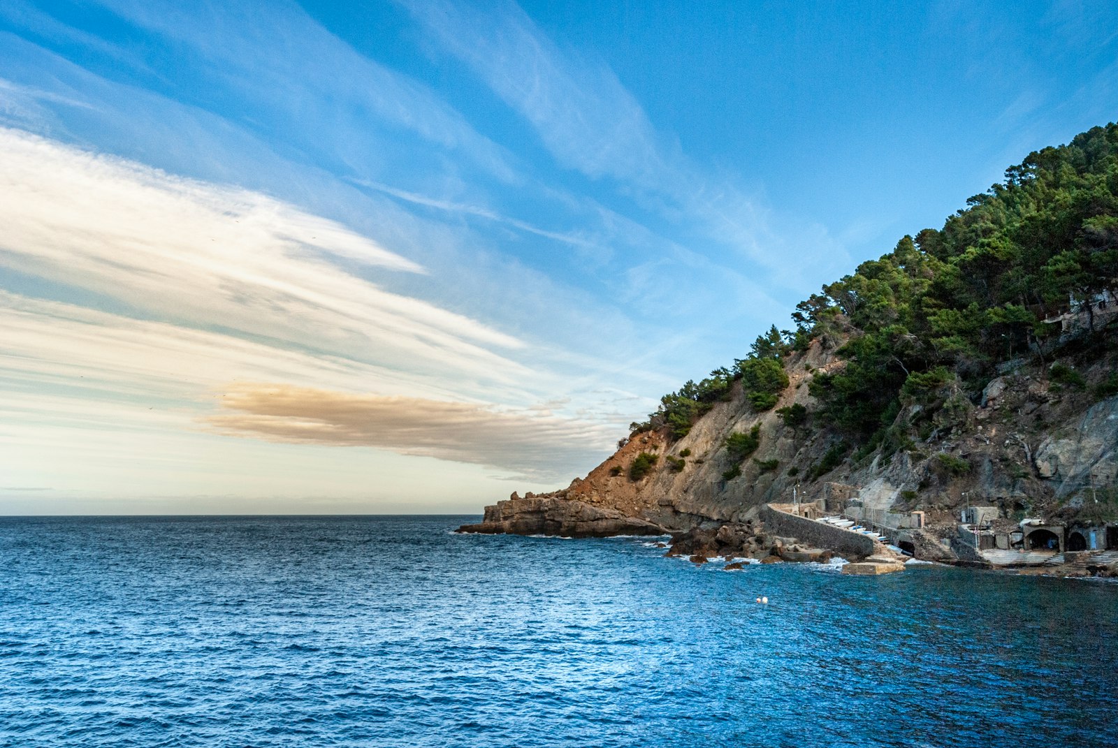 Mediterrane kust in Spanje, populair voor een vakantiehuis